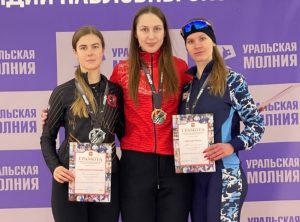 Бронзу на этапе Кубка России по конькобежному спорту выиграла Олеся Фролова