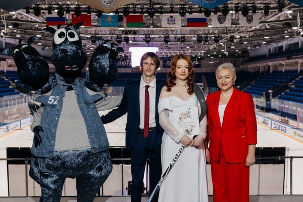 В Дворце спорта «Нагорный» прошла первая выездная церемония брака