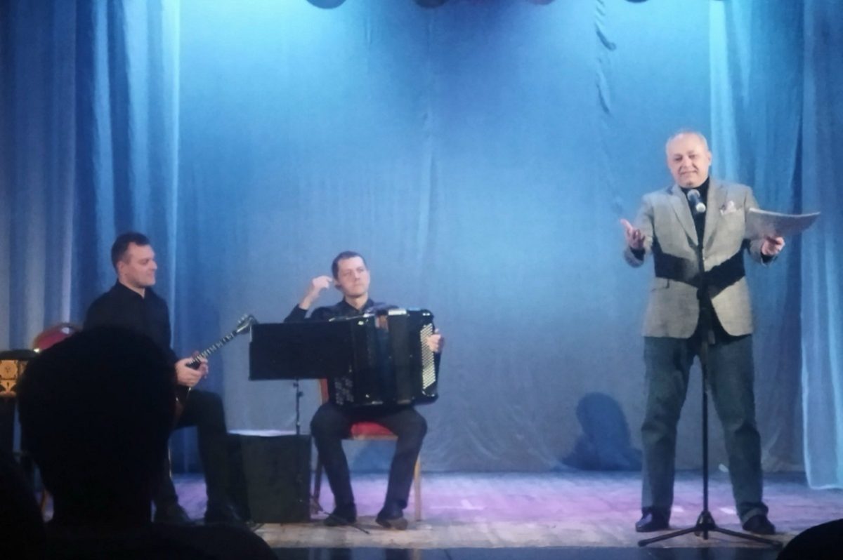 Директор театрального училища отметил 60-летие на сцене учебного театра