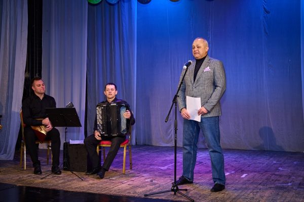 «Путешествие по трассе Ч‑60»: юбилей директора театрального училища отметили на сцене учебного театра