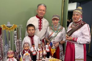 «Свадьбы у нас празднуются неделю»: семья из Чувашии рассказала, как сохраняет национальные традиции