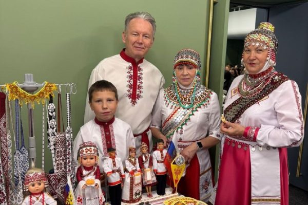 «Свадьбы у нас празднуются неделю»: семья из Чувашии рассказала, как сохраняет национальные традиции