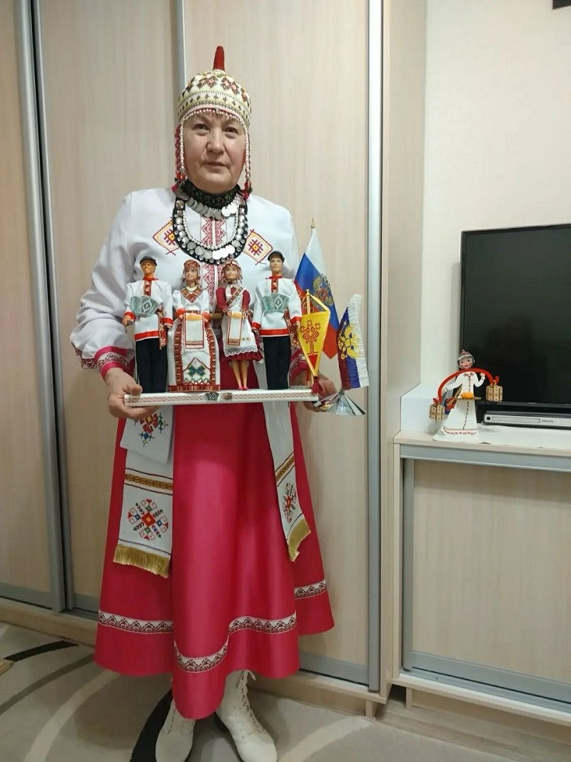 Зинаида Ресметова в национальном костюме