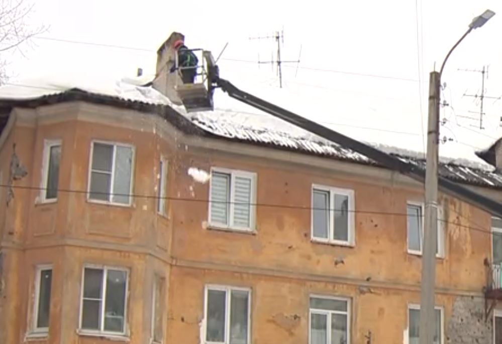 Госжилинспекция потребовала усилить работу компаний из-за снегопада