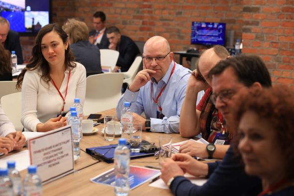 В Россию за деньги? Почему миф о «плате Кремля иностранцам за переезд» не выдерживает проверки