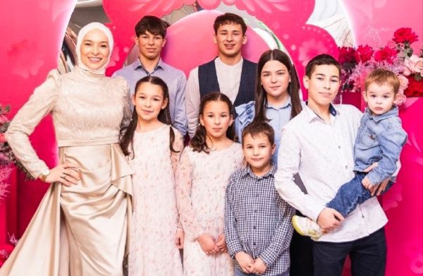 «Это генетическая память»: многодетная нижегородка помогает бойцам части, где служит её старший сын