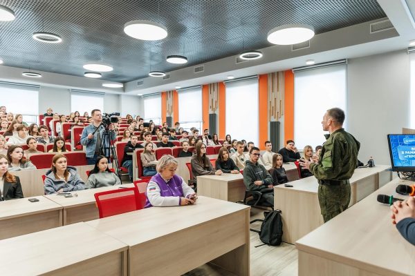 Студенты НИУ Президентской академии встретились с героями СВО