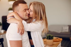 Почему мужчины стесняются быть нежными и нужно ли с этим бороться: узнали у психологов