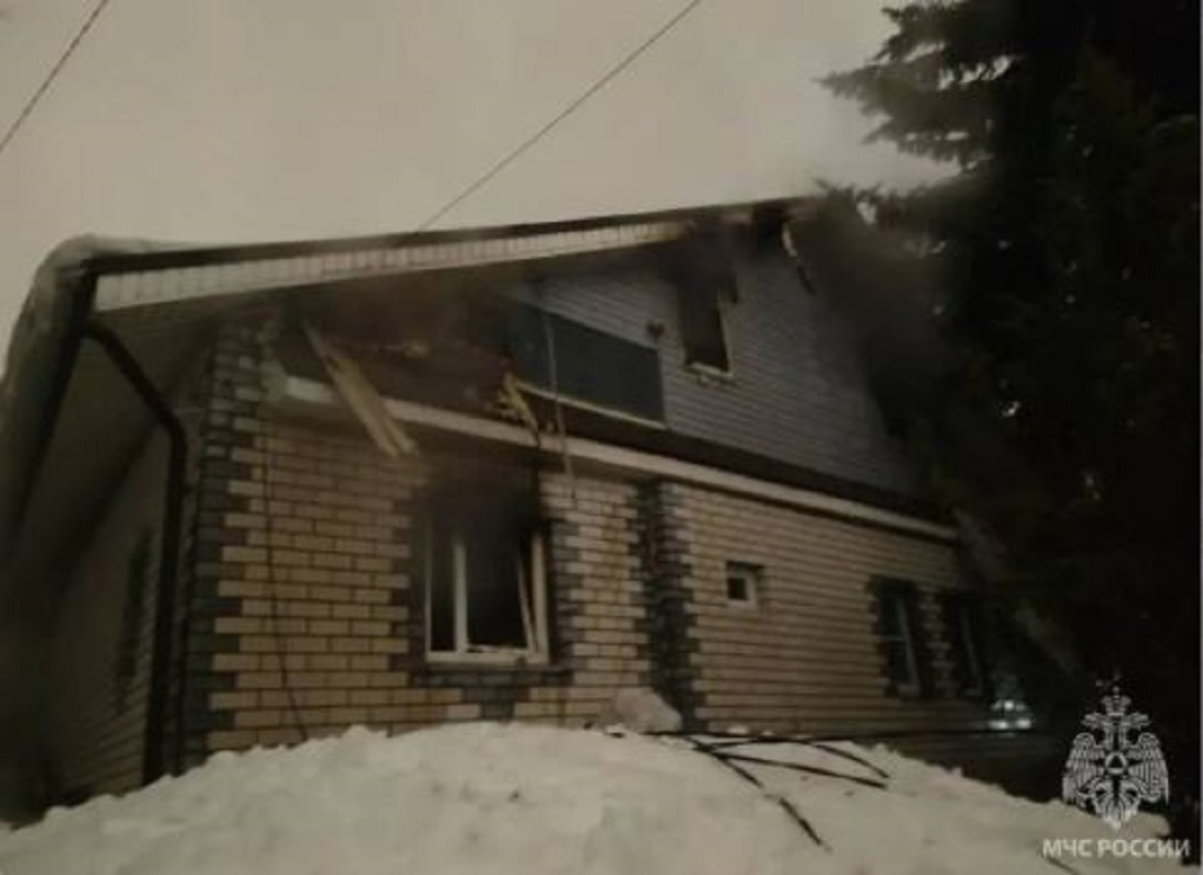 Частный жилой дом загорелся в Приокском районе Нижнего Новгорода