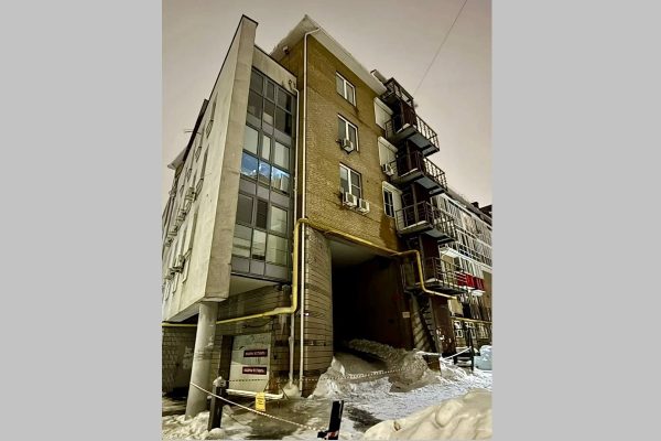 Девушка погибла из-за схода наледи с крыши в центре Нижнего Новгорода