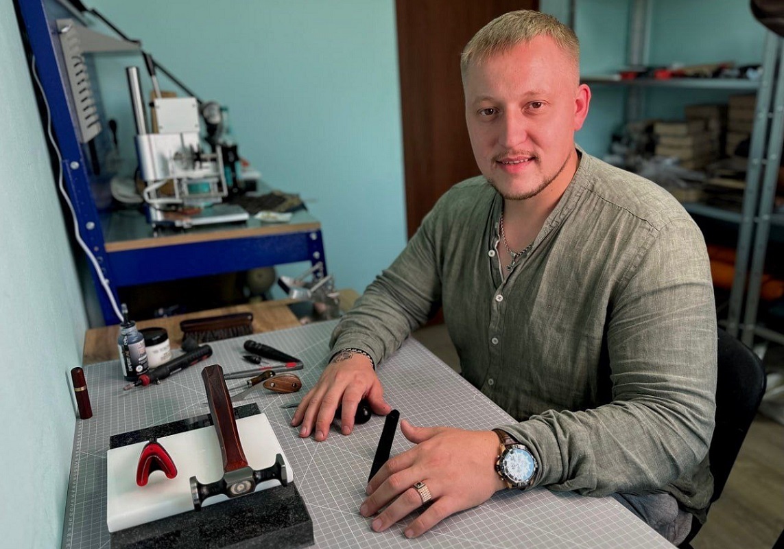 Навыки шитья Максим Мардаровский получил в армии