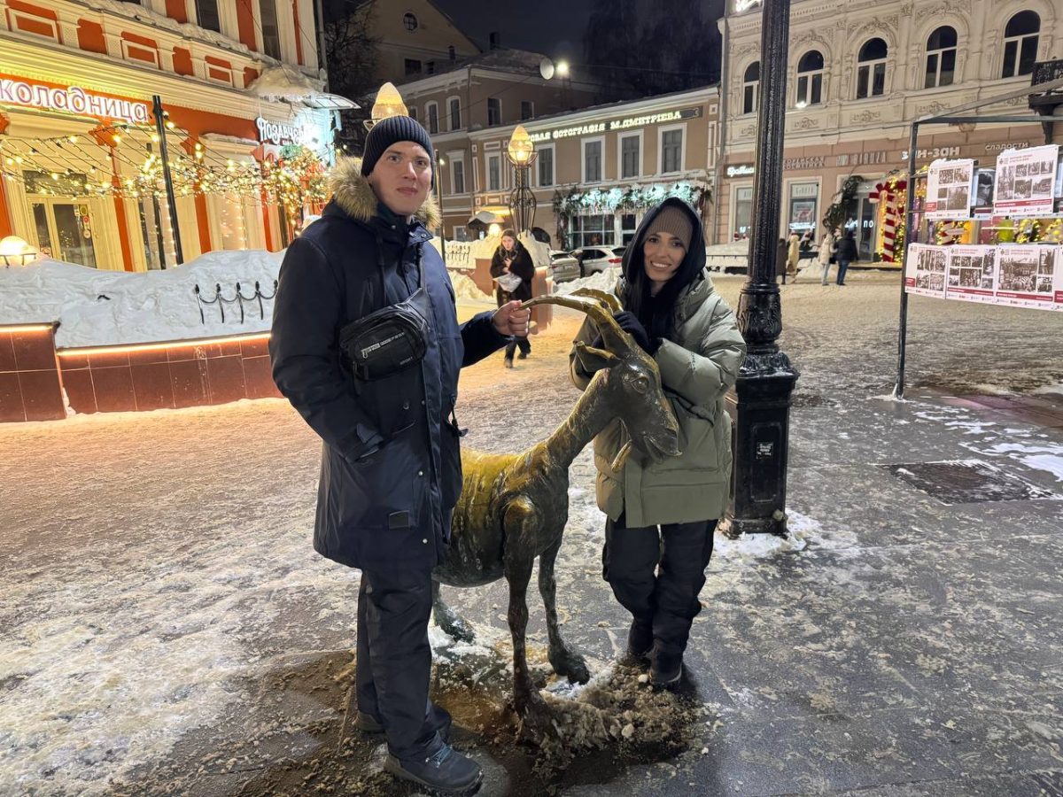 Семейная пара, идущая пешком до Владивостока, побывала в Нижнем Новгороде