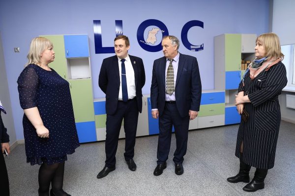 Партийный десант «Единой России» проверил капитальный ремонт школы