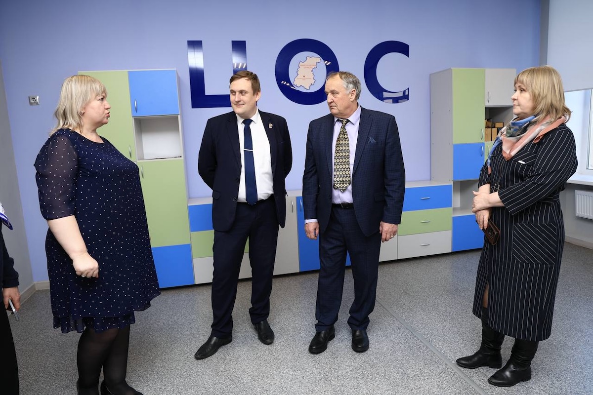 Партийный десант «Единой России» проверил капитальный ремонт школы