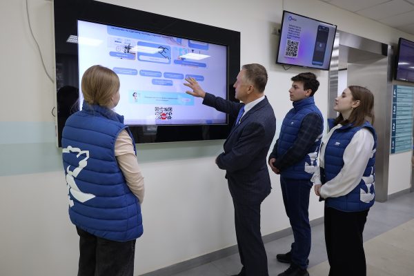 Партийный десант «Единой России» оценил модернизацию поликлиники №7