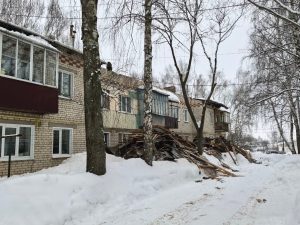 В Нижегородской области крыша жилого дома рухнула под тяжестью снега