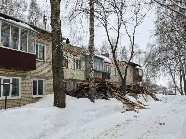 В Нижегородской области крыша жилого дома рухнула под тяжестью снега