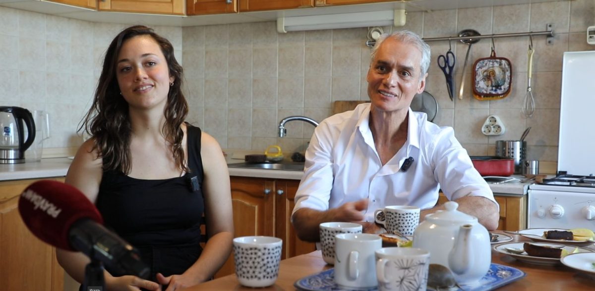 Сейчас отец и дочь Кларот активно изучают русский язык и культуру