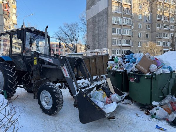 В Нижегородской области борются с мусорными завалами после снегопадов
