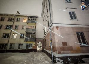 Наледь упала на 12-летнего ребенка с крыши дома в Нижнем Новгороде