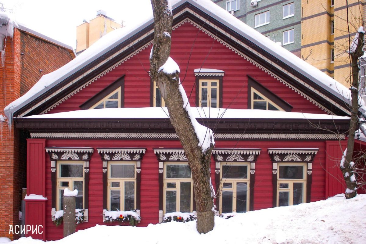 Дому деда Максима Горького на улице Короленко вернули исторический цвет