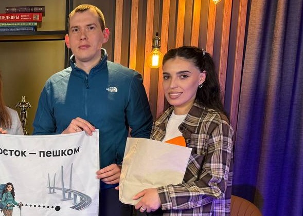 Семейная пара, идущая пешком до Владивостока, добралась до Нижегородской области