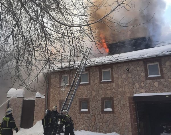 Опубликованы фотографии с места пожара на Ильинской улице