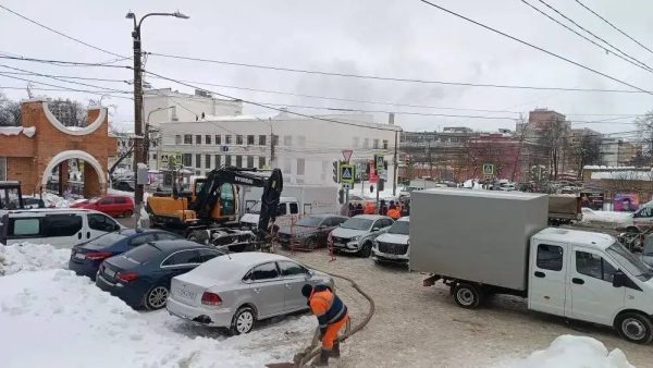 Утечку на улице Ванеева в Нижнем Новгороде локализовали