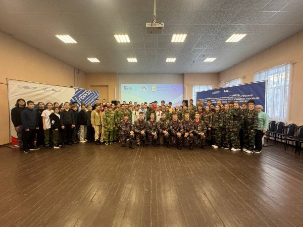 Ветеран СВО провел урок мужества в оздоровительном лагере «Чайка»