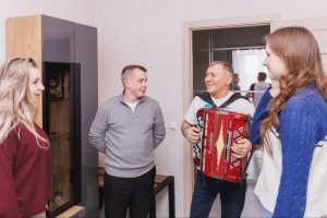 Нижегородские волонтёры поздравили военных и их семьи с 23 Февраля