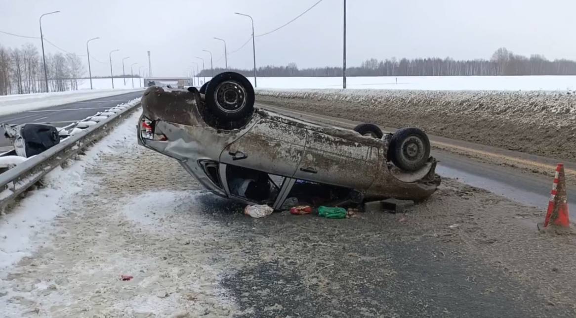 Отечественная легковушка перевернулась на трассе М‑12