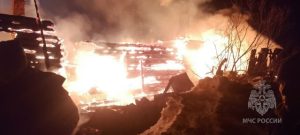 Два человека погибли на пожаре в Ардатовском округе