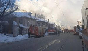Двухэтажный дом загорелся на улице Ильинской в Нижнем Новгороде