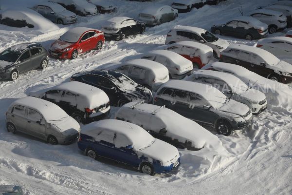 «Это мое место»: куда обращаться, если сосед «захватил» парковку, а УК не реагирует