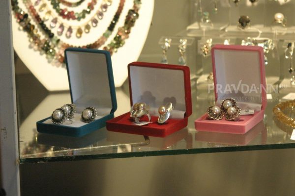 Цены на золото показывают высокую волатильность и снижение физического спроса