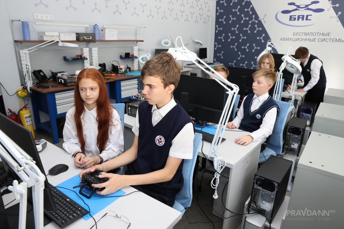 Министр образования Пучков напомнил, за что в школах не имеют права брать деньги