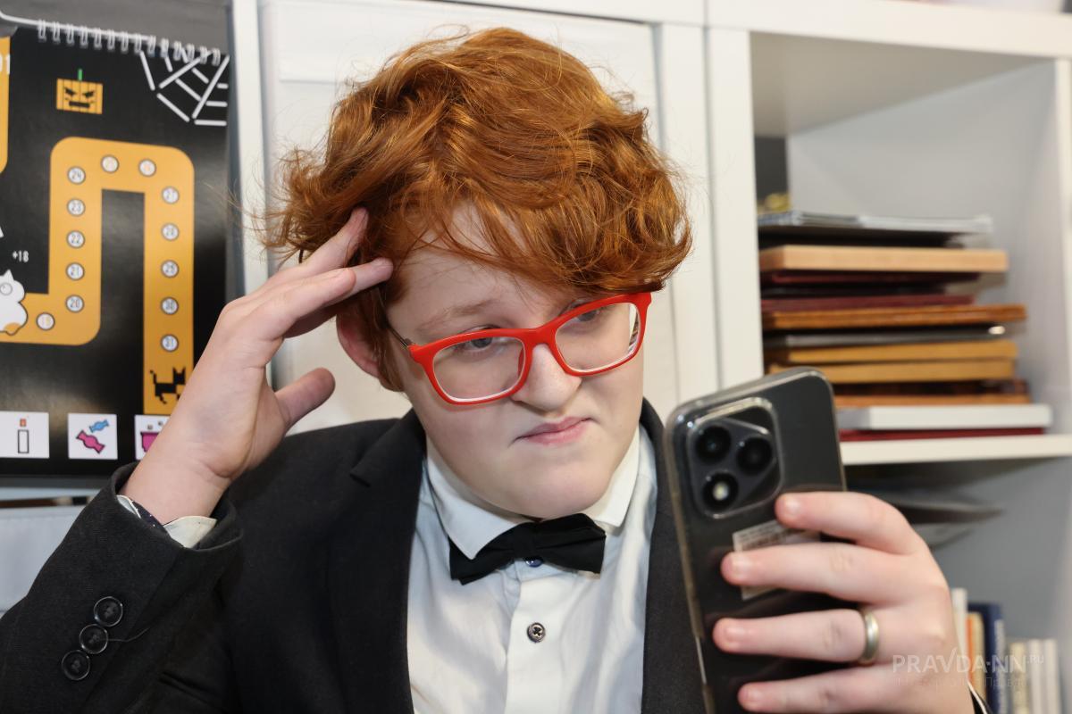 Психотерапевт пояснила, какие заболевания может вызвать «залипание» в телефоне