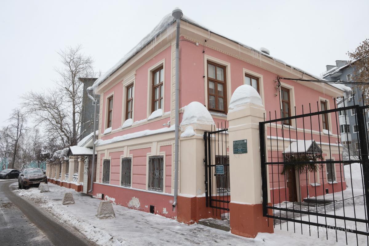 Уникальное платье представили в музее Добролюбова