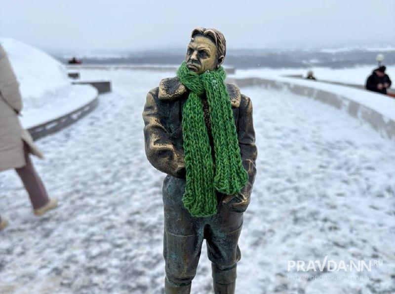 Нижегородцы укутали миниатюру памятника Чкалову в&nbsp;шарф