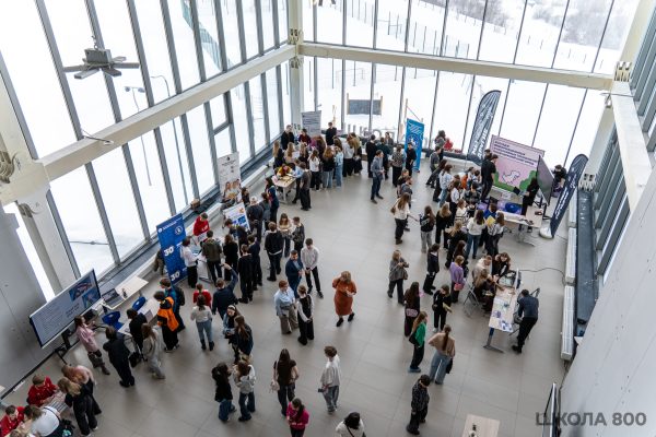 На «Ярмарке профессий» в&nbsp;«Школе 800» юным нижегородцам рассказали, как строить карьеру в эпоху искусственного&nbsp;интеллекта