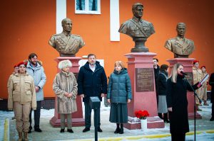 В Чкаловске открыли бюсты Георгия Байдукова и Александра Белякова