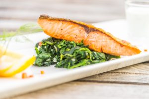 Офтальмолог Гозиев назвал продукты, которые реально защищают зрение