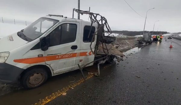 Сотрудник «Автодора» пострадал в аварии на трассе М‑12 в Княгининском округе
