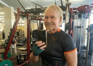 Вадим Булавинов отметил день рождения купанием в проруби и качалкой