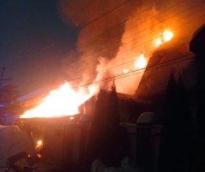 Два жилых дома сгорели на улице Ушинского в Нижнем Новгороде