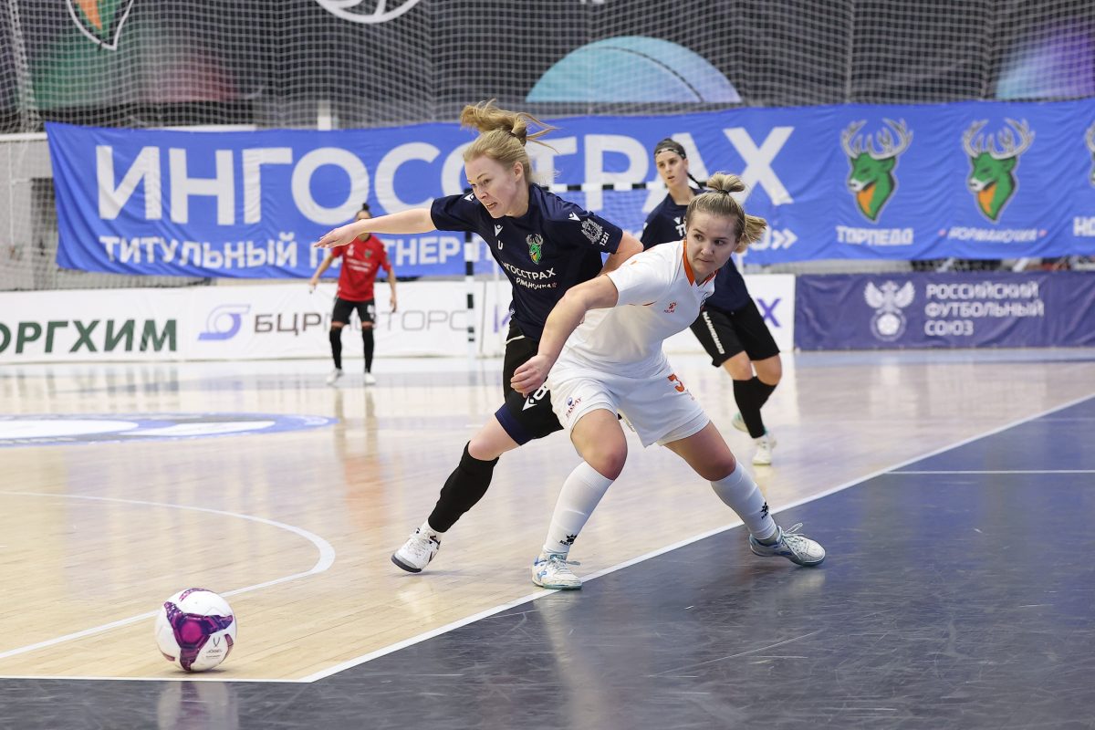 Футзалистки нижегородской «Норманочки» уступили питерскому «Кристаллу»