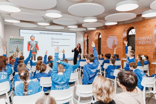 Школьники приняли участие в турнире по игре «Сокровища народного подвига»