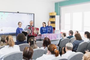 Нижегородские волонтеры поздравили врачей и медсестер с 8&nbsp;Марта