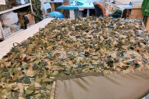 «Дрон пролетел, раненого не увидел»: нижегородки придумали надёжную маскировку для бойцов