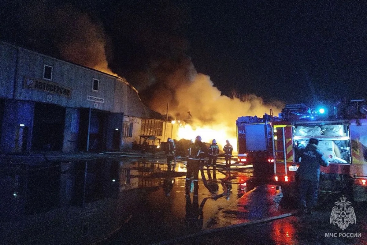 Крупный пожар произошёл в Сормовском районе Нижнего Новгорода